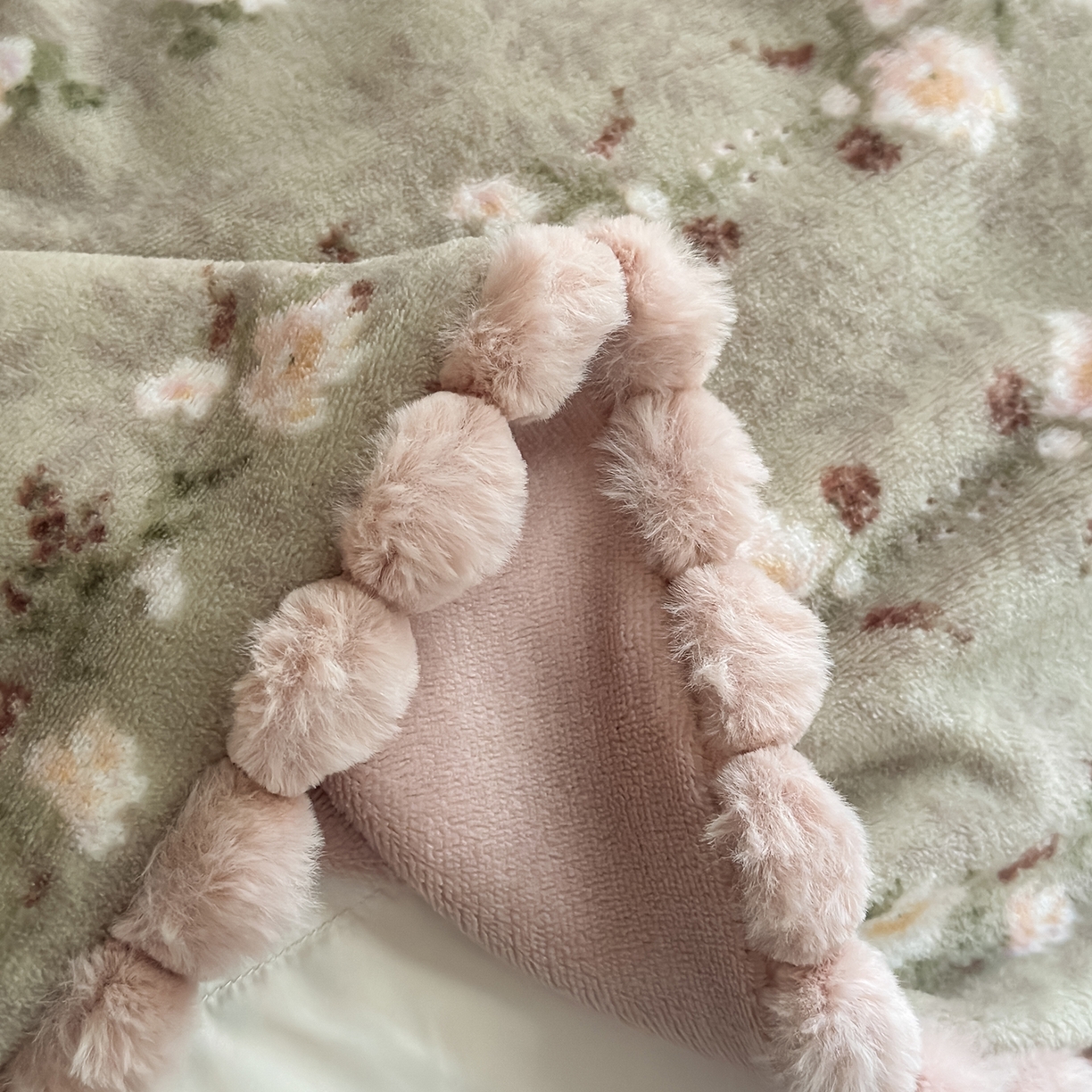 91家纺网 家纺一手货源 找家纺 艾咪-Amy ntmy 2025新款毛球款法式复古风牛奶绒双层毯毛毯毯子 清香粉