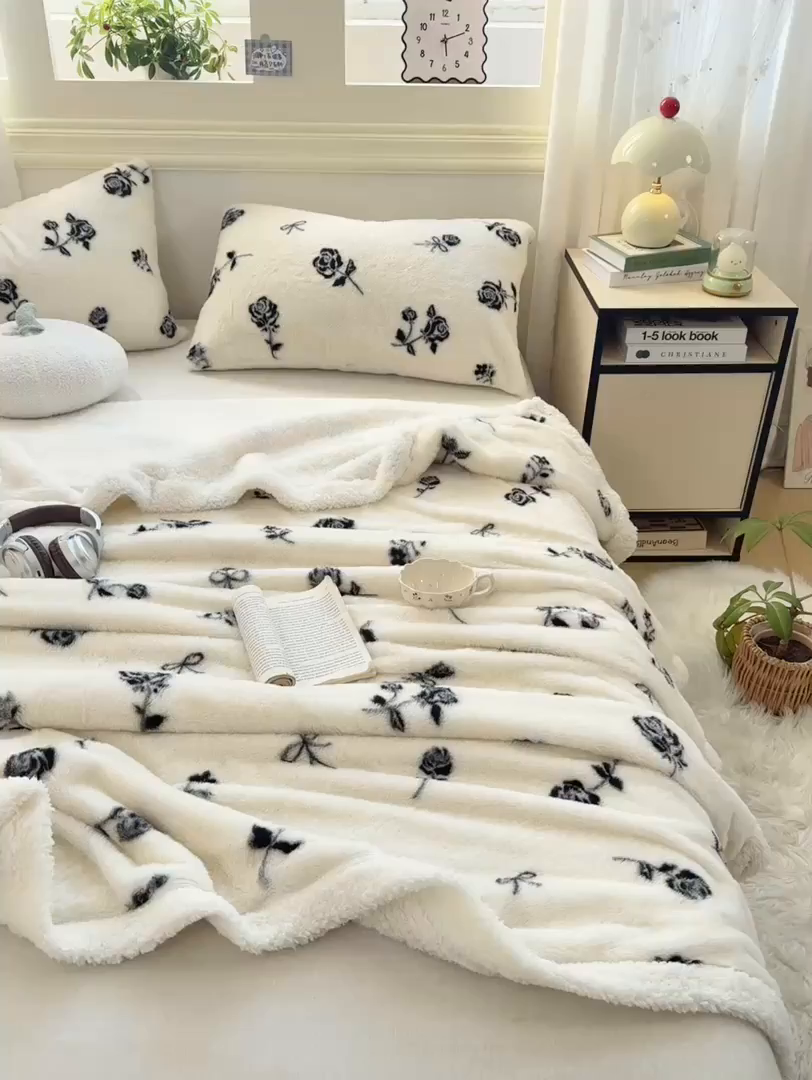 91家纺网 家纺一手货源 找家纺 眠势力 2025新款兔毛绒毛毯冬季加绒加厚盖毯兔兔绒保暖毯子带拉链-小清新系列 一枝玫瑰