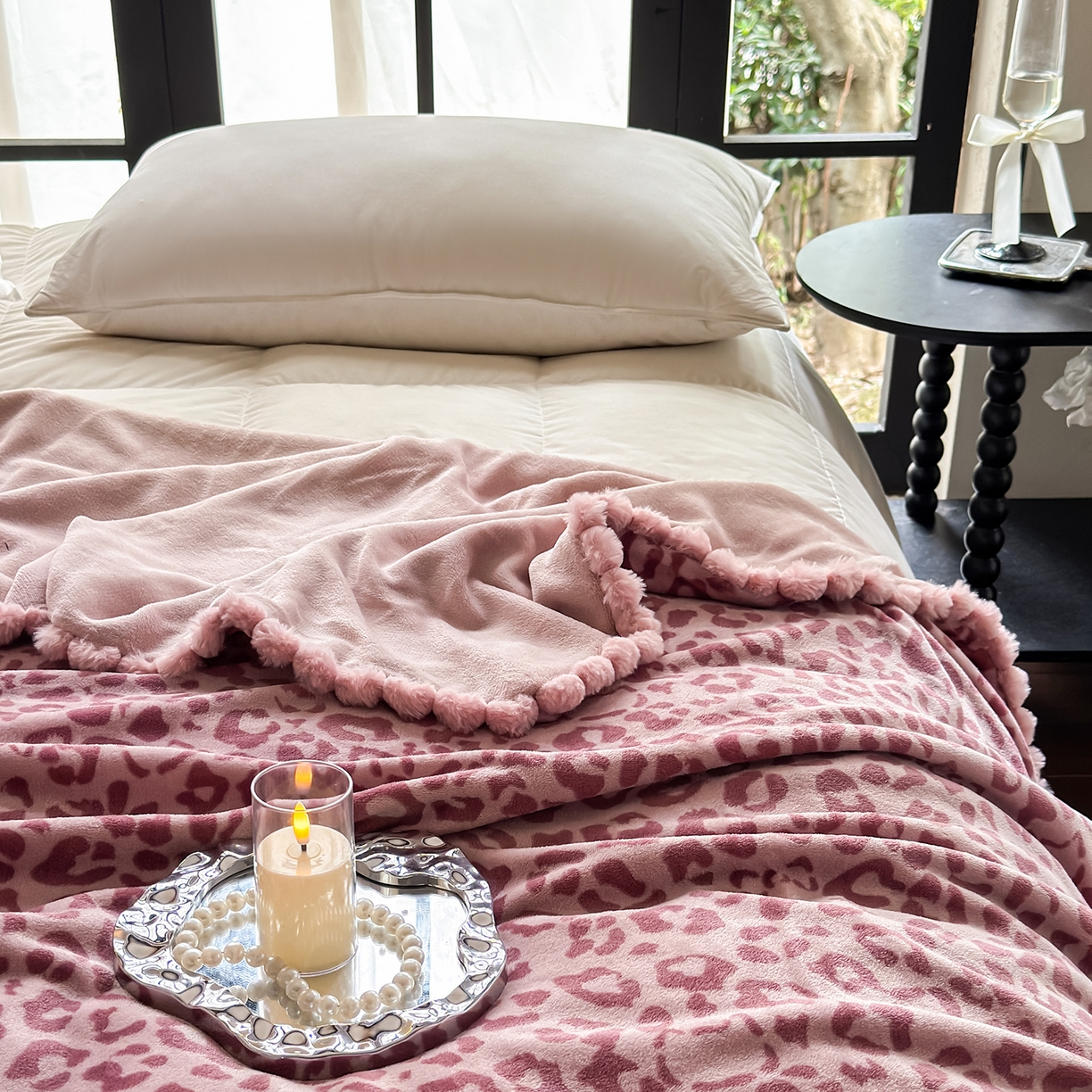 91家纺网 家纺一手货源 找家纺 艾咪-Amy ntmy 2025新款毛球款法式复古风牛奶绒双层毯毛毯毯子 躲猫猫粉