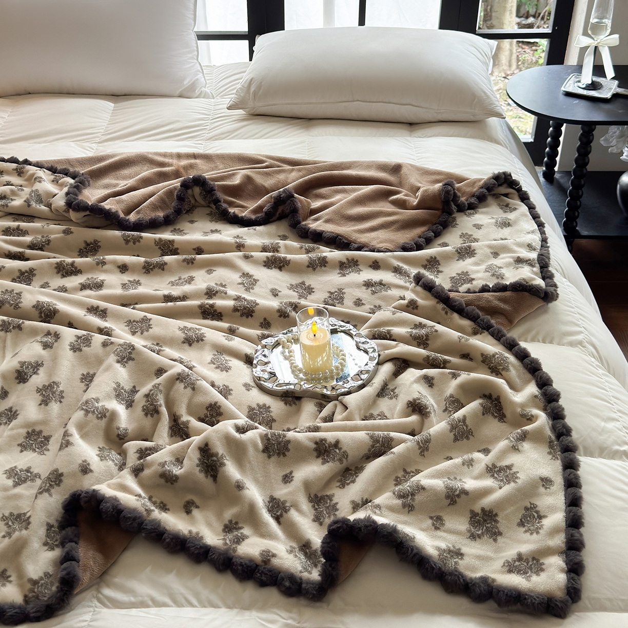 91家纺网 家纺一手货源 找家纺 艾咪-Amy ntmy 2025新款毛球款法式复古风牛奶绒双层毯毛毯毯子 墨花叙