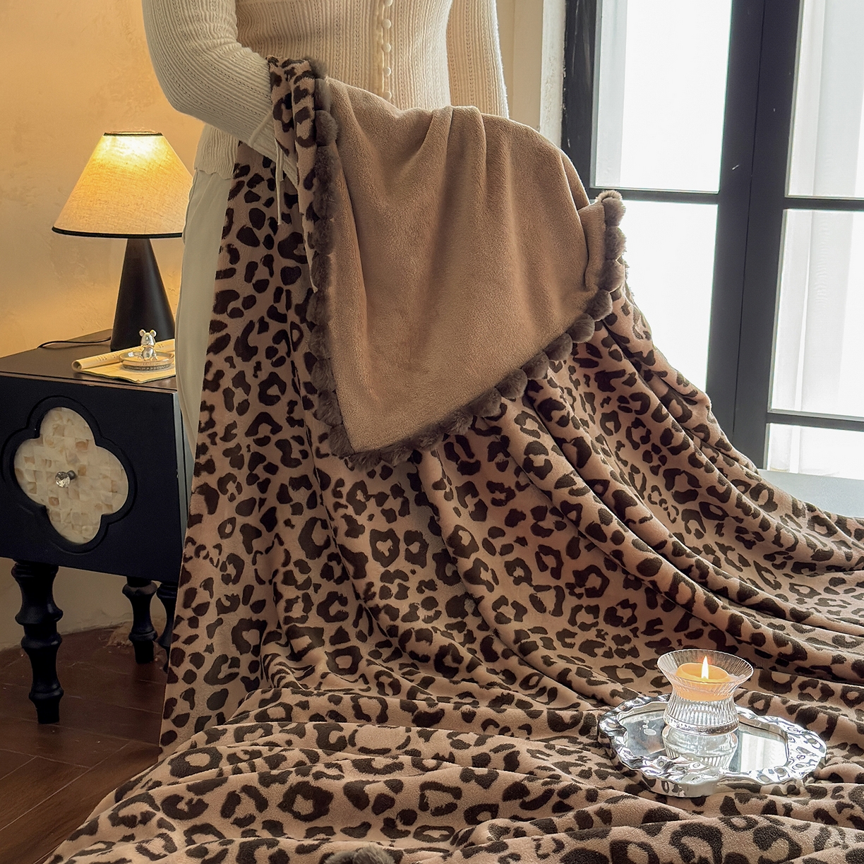 91家纺网 家纺一手货源 找家纺 艾咪-Amy ntmy 2025新款毛球款法式复古风牛奶绒双层毯毛毯毯子 躲猫猫咖