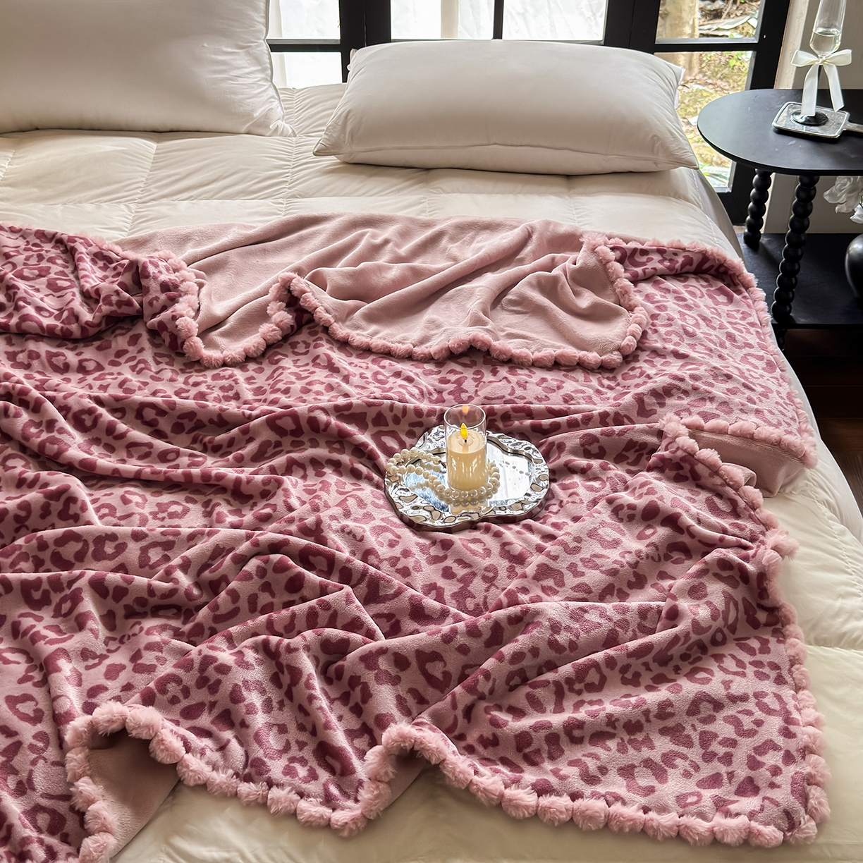 91家纺网 家纺一手货源 找家纺 艾咪-Amy ntmy 2025新款毛球款法式复古风牛奶绒双层毯毛毯毯子 躲猫猫粉