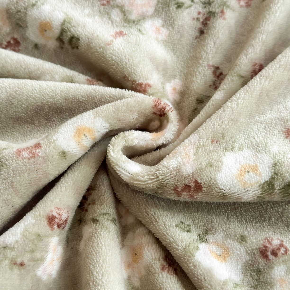 91家纺网 家纺一手货源 找家纺 艾咪-Amy ntmy 2025新款毛球款法式复古风牛奶绒双层毯毛毯毯子 清香咖