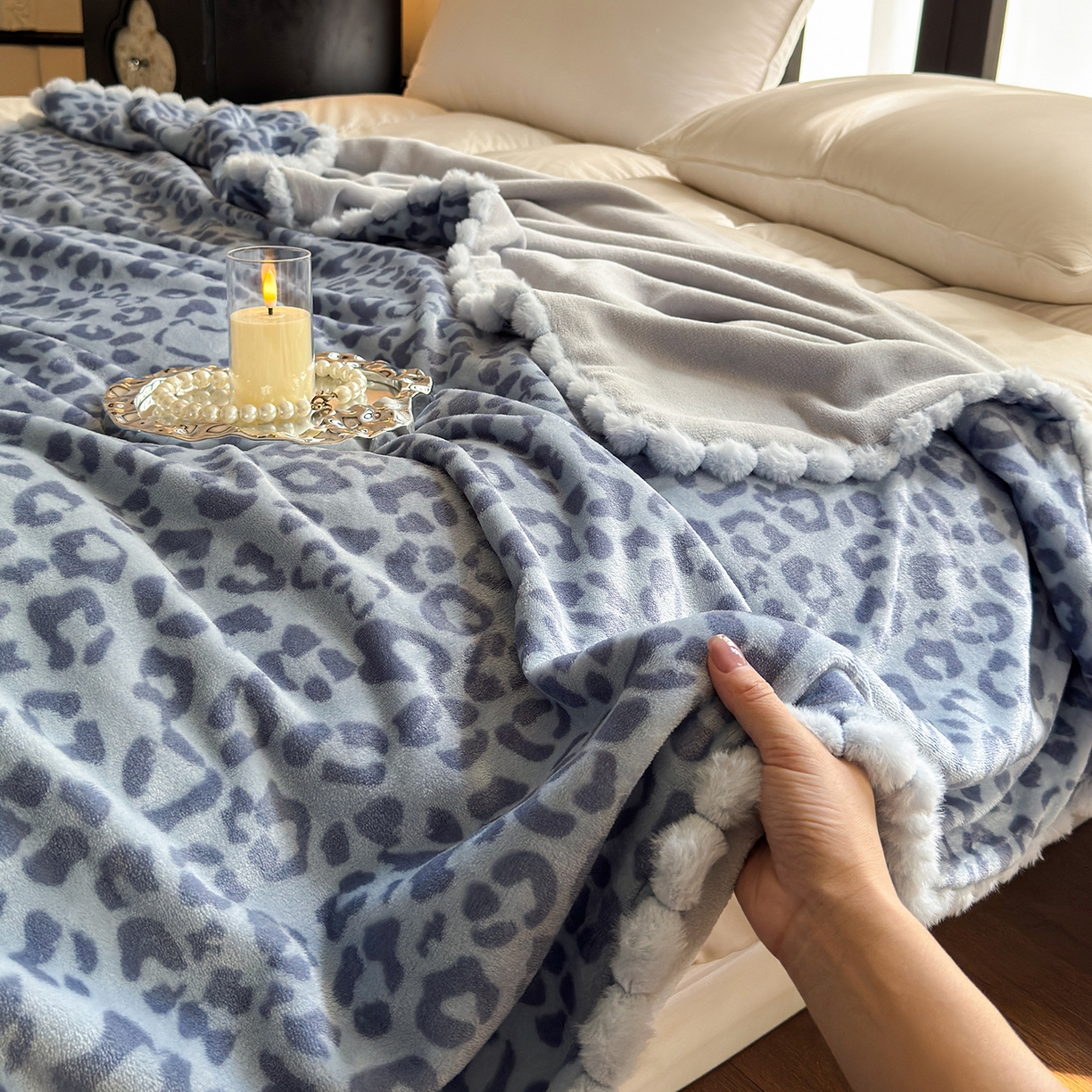 91家纺网 家纺一手货源 找家纺 艾咪-Amy ntmy 2025新款毛球款法式复古风牛奶绒双层毯毛毯毯子 躲猫猫蓝