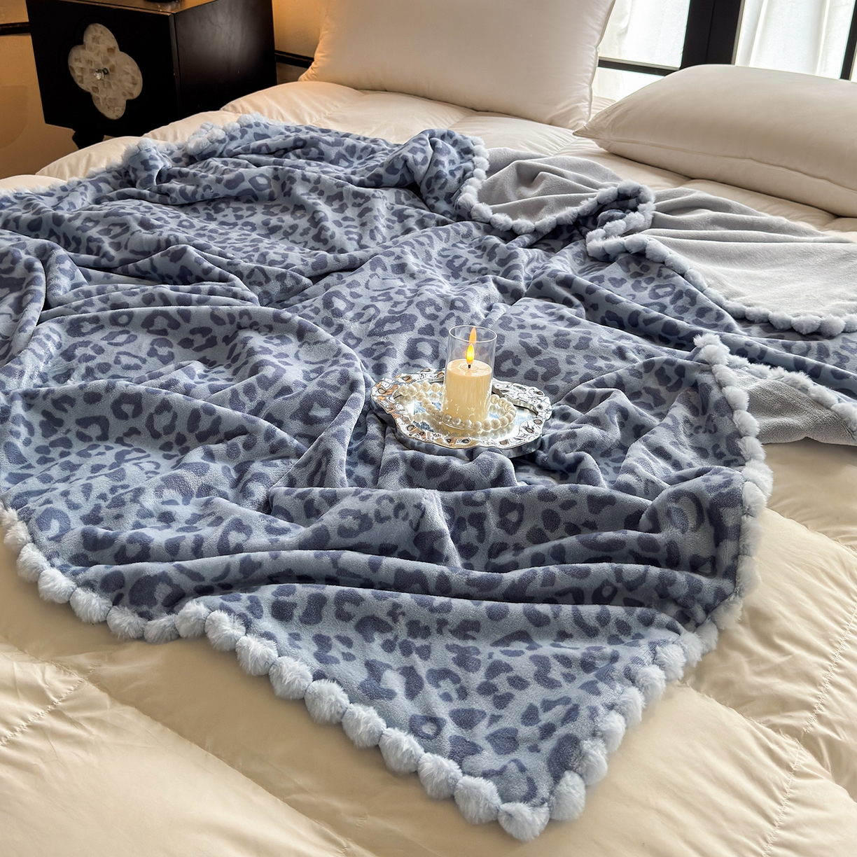 91家纺网 家纺一手货源 找家纺 艾咪-Amy ntmy 2025新款毛球款法式复古风牛奶绒双层毯毛毯毯子 躲猫猫蓝