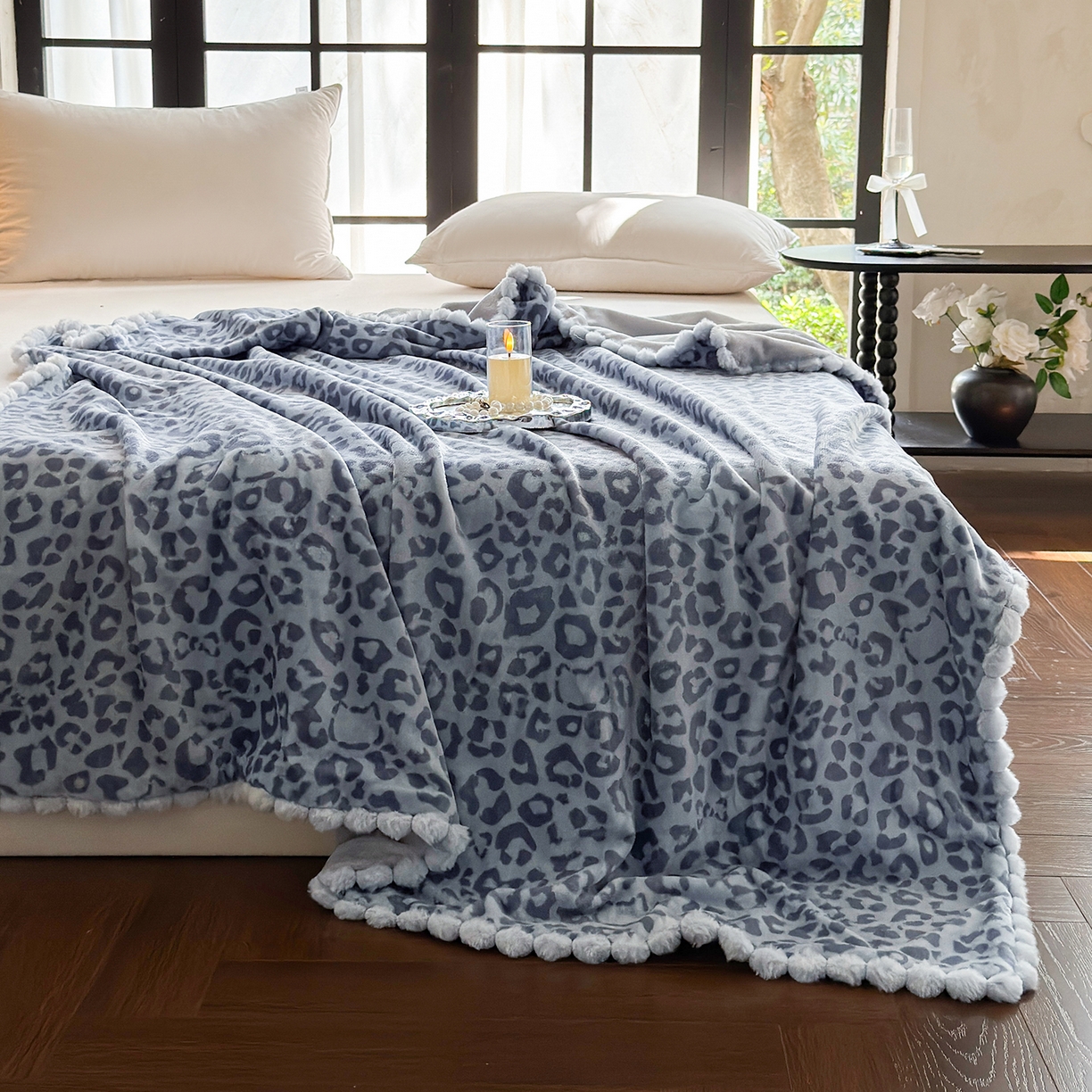 91家纺网 家纺一手货源 找家纺 艾咪-Amy ntmy 2025新款毛球款法式复古风牛奶绒双层毯毛毯毯子 躲猫猫蓝