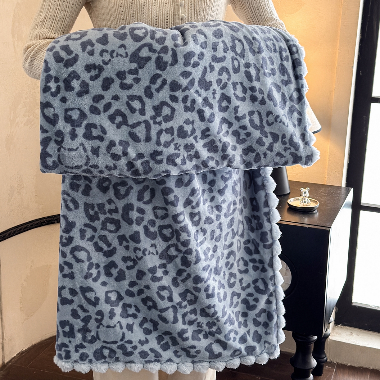 艾咪-Amy ntmy 2025新款毛球款法式复古风牛奶绒双层毯毛毯毯子 躲猫猫蓝