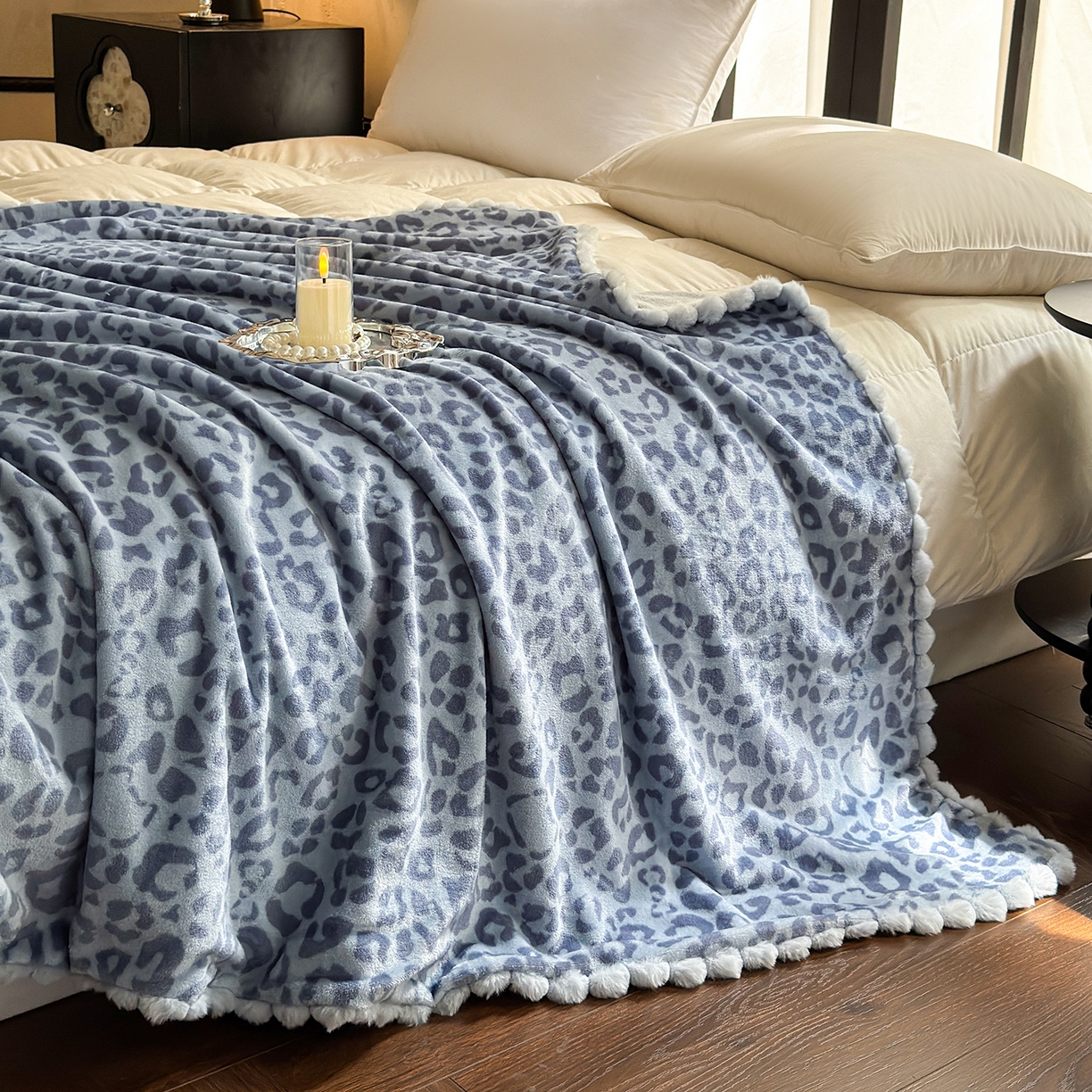 91家纺网 家纺一手货源 找家纺 艾咪-Amy ntmy 2025新款毛球款法式复古风牛奶绒双层毯毛毯毯子 躲猫猫蓝