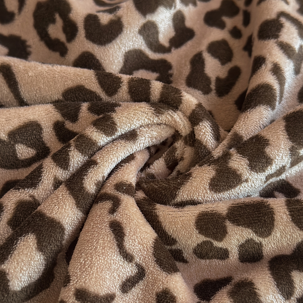 91家纺网 家纺一手货源 找家纺 艾咪-Amy ntmy 2025新款毛球款法式复古风牛奶绒双层毯毛毯毯子 躲猫猫咖