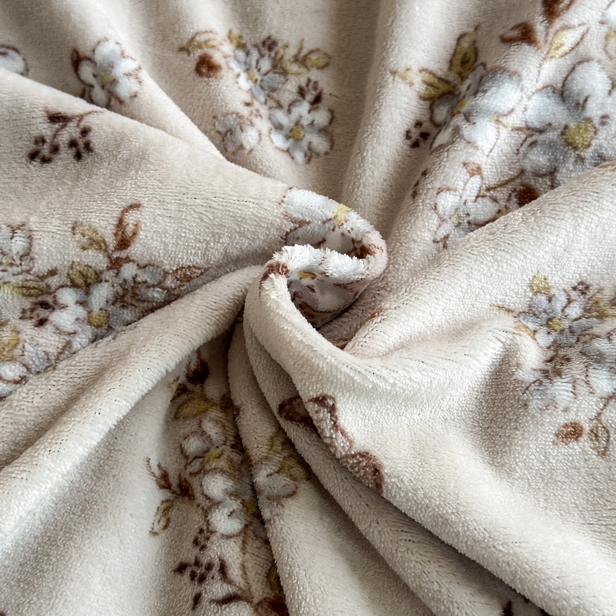 91家纺网 家纺一手货源 找家纺 艾咪-Amy ntmy 2025新款毛球款法式复古风牛奶绒双层毯毛毯毯子 北茉