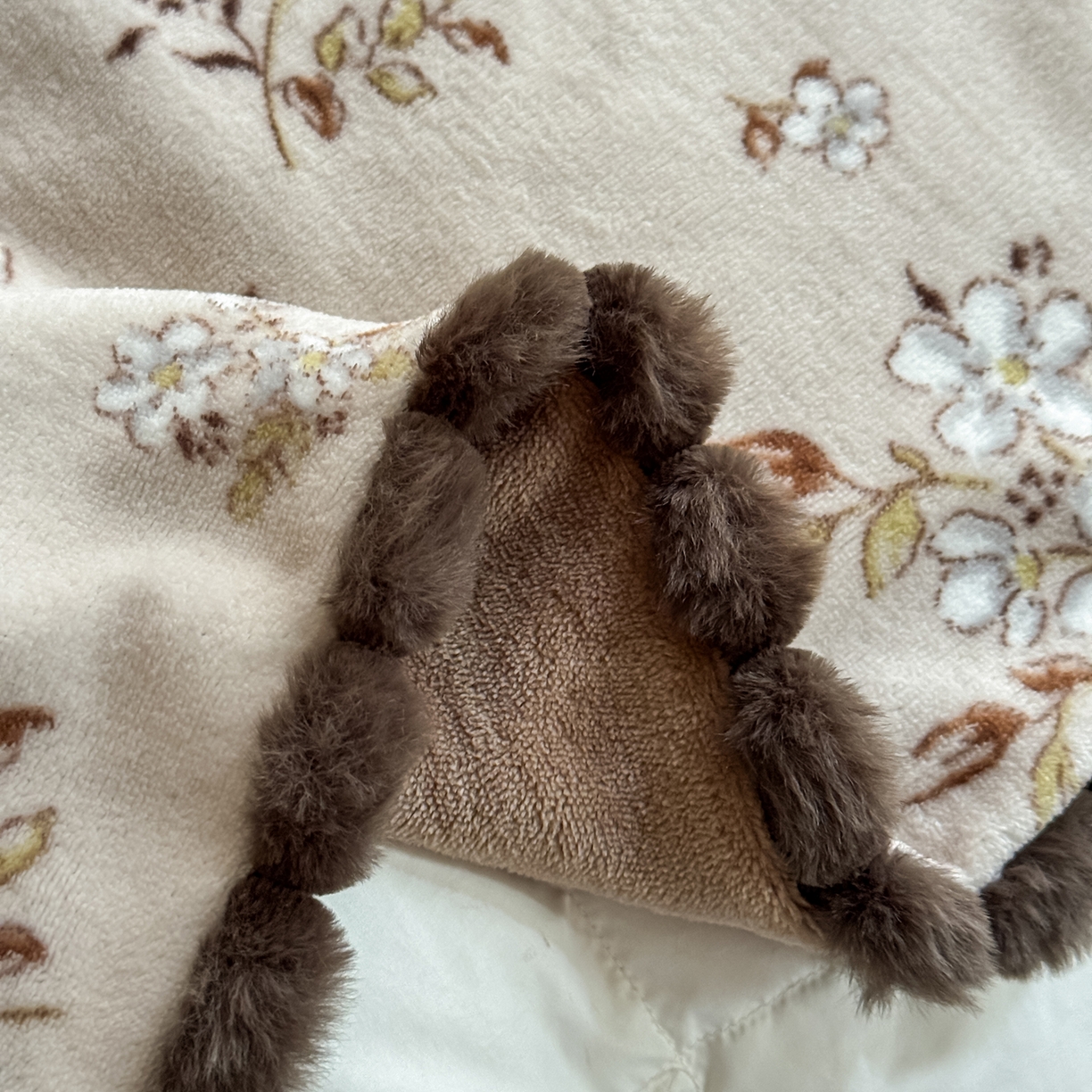 91家纺网 家纺一手货源 找家纺 艾咪-Amy ntmy 2025新款毛球款法式复古风牛奶绒双层毯毛毯毯子 北茉