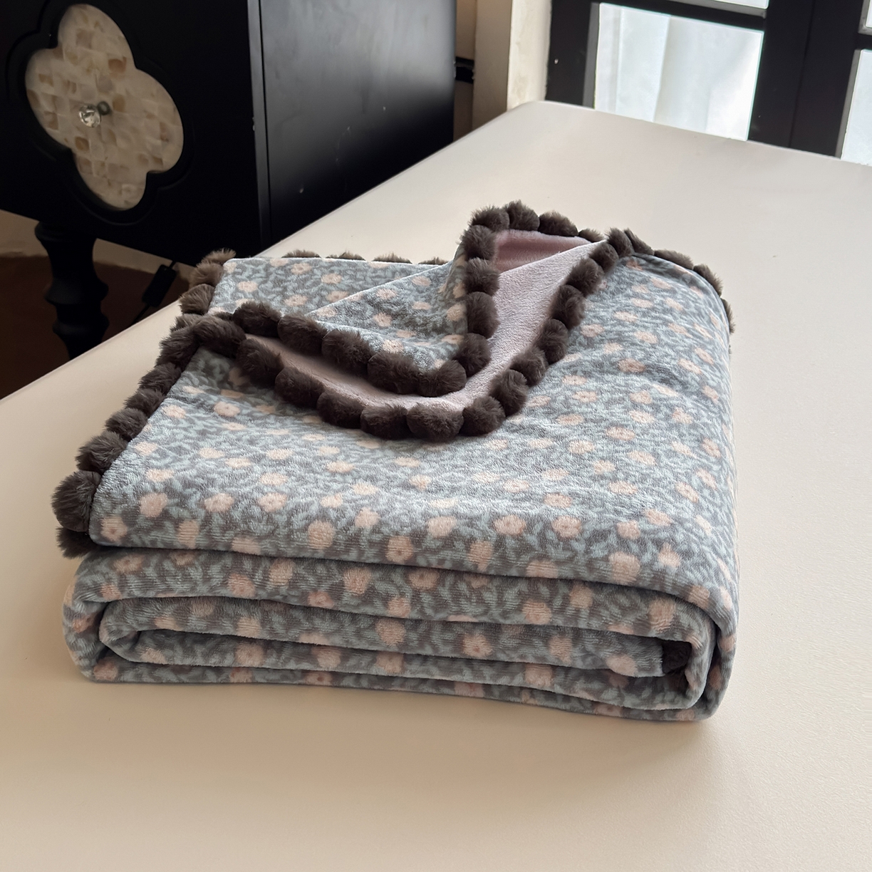 91家纺网 家纺一手货源 找家纺 艾咪-Amy ntmy 2025新款毛球款法式复古风牛奶绒双层毯毛毯毯子 丽夏