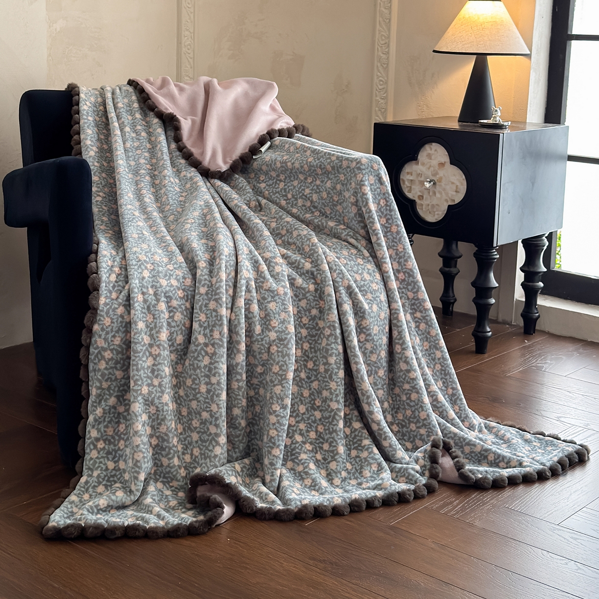 91家纺网 家纺一手货源 找家纺 艾咪-Amy ntmy 2025新款毛球款法式复古风牛奶绒双层毯毛毯毯子 丽夏