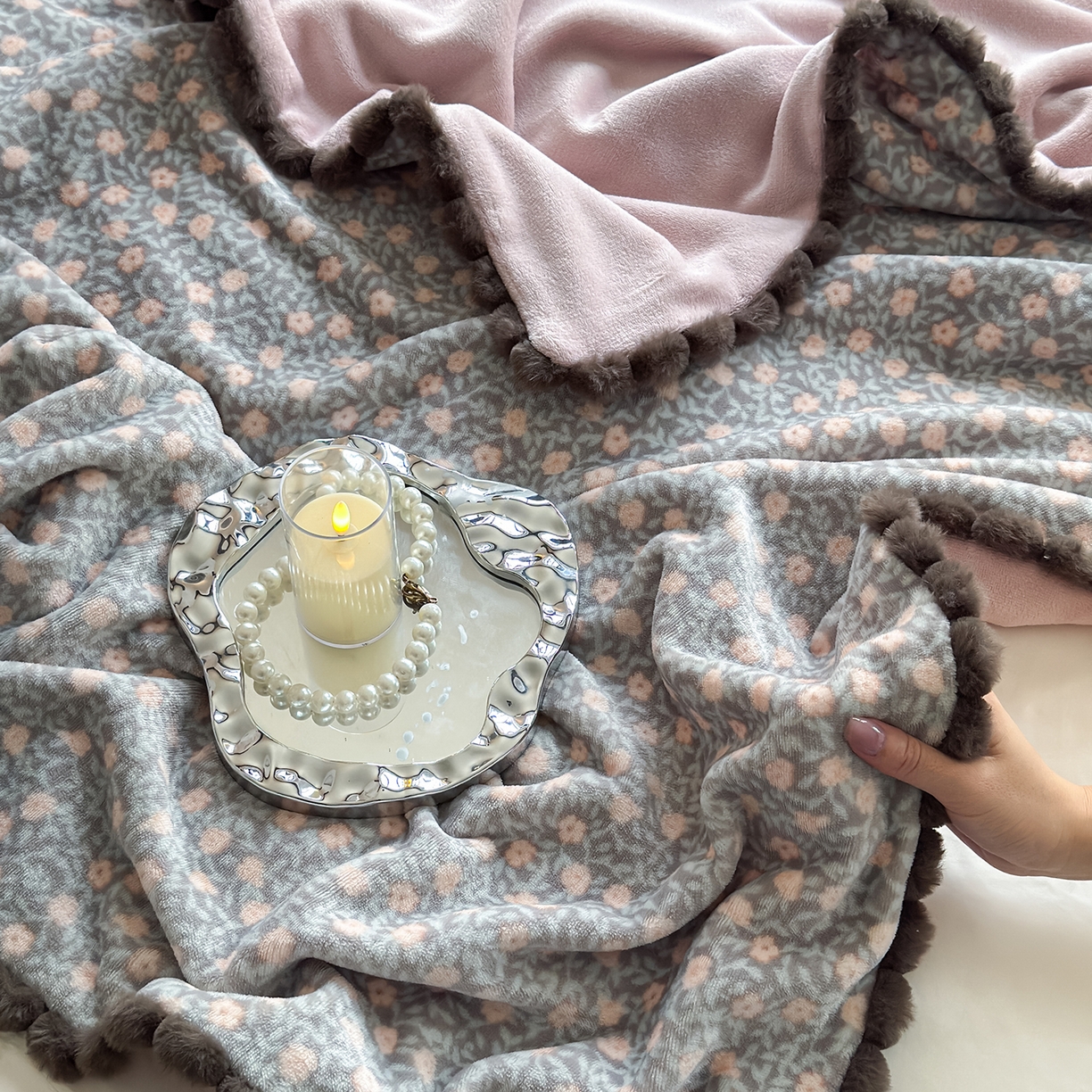 91家纺网 家纺一手货源 找家纺 艾咪-Amy ntmy 2025新款毛球款法式复古风牛奶绒双层毯毛毯毯子 丽夏