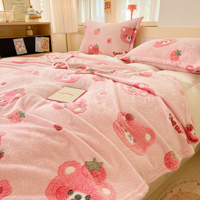 91家纺网 家纺一手货源 找家纺 川悦生活 2025新款高克重双面雪花绒印花毛毯三件套 毛毯甜系粉熊