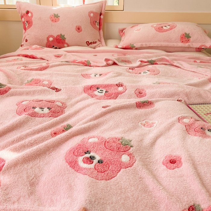 91家纺网 家纺一手货源 找家纺 川悦生活 2025新款高克重双面雪花绒印花毛毯三件套 毛毯甜系粉熊