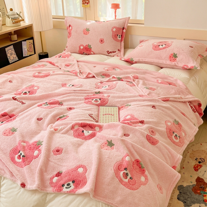 91家纺网 家纺一手货源 找家纺 川悦生活 2025新款高克重双面雪花绒印花毛毯三件套 毛毯甜系粉熊