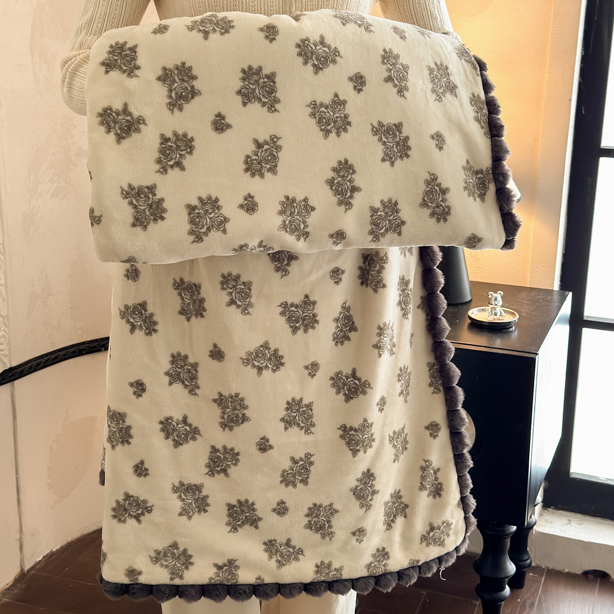 91家纺网 家纺一手货源 找家纺 （总）艾咪-Amy ntmy 2025新款毛球款法式复古风牛奶绒双层毯毛毯毯子