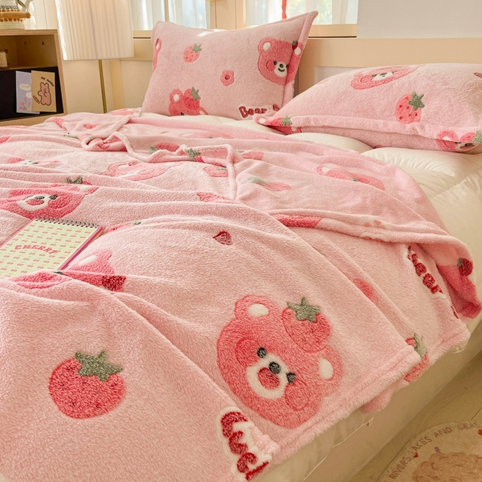 91家纺网 家纺一手货源 找家纺 川悦生活 2025新款高克重双面雪花绒印花毛毯三件套 毛毯甜系粉熊