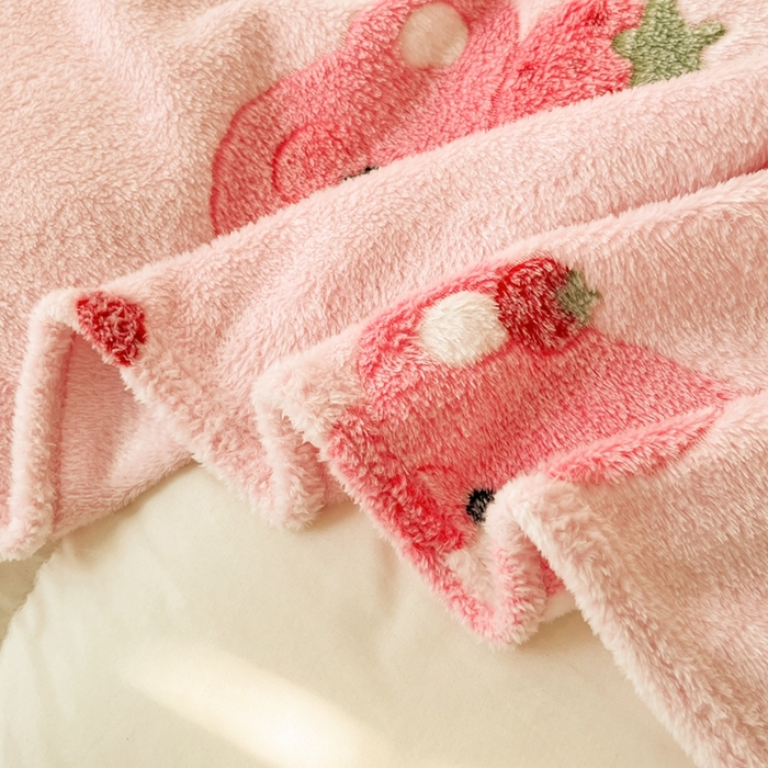 91家纺网 家纺一手货源 找家纺 川悦生活 2025新款高克重双面雪花绒印花毛毯三件套 毛毯甜系粉熊