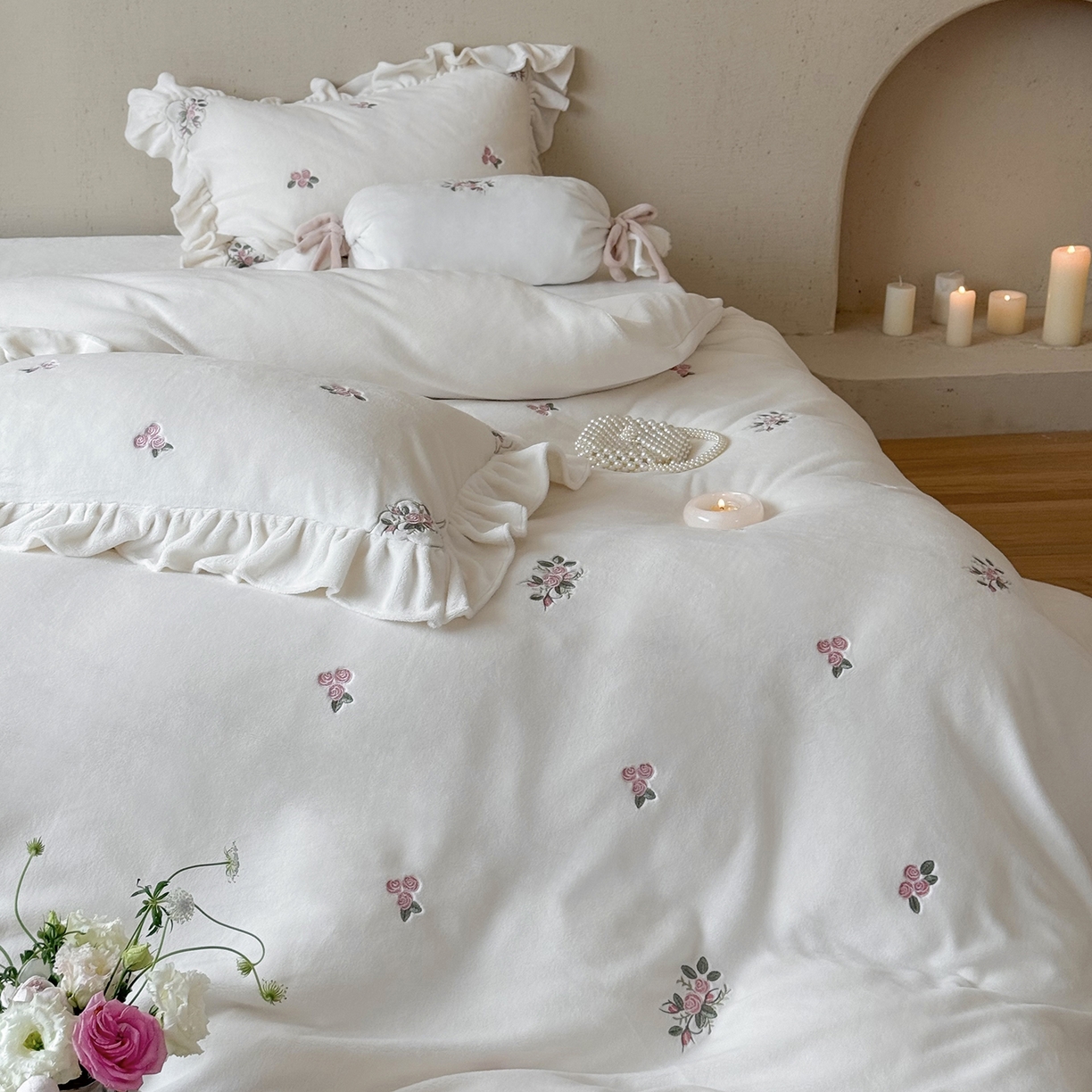 91家纺网 家纺一手货源 找家纺 （总）鹿班家居 2025新款冬季高克重牛奶绒刺绣系列四件套-樱花拾雪（标准会员-10元）