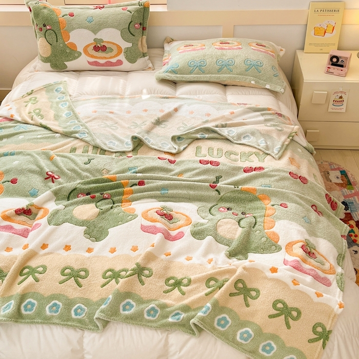 91家纺网 家纺一手货源 找家纺 川悦生活 2025新款高克重双面雪花绒印花毛毯三件套 毛毯甜系龙龙