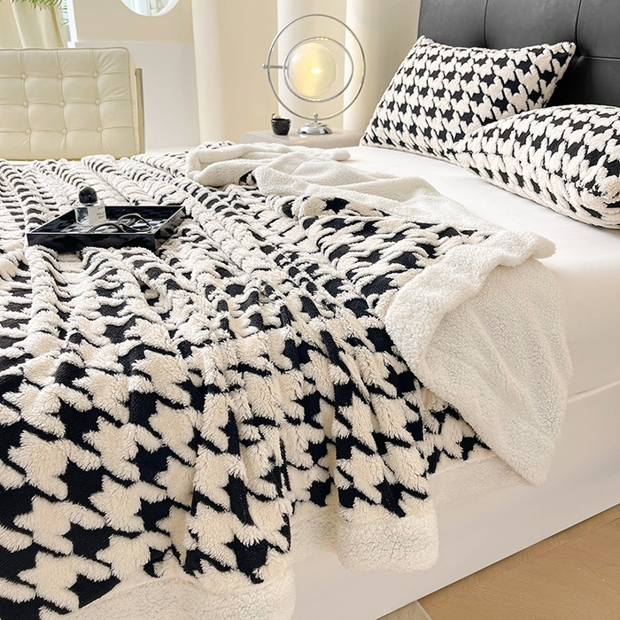 91家纺网 家纺一手货源 找家纺 可恩欣 2025新款舒棉绒提花双层毛毯-留白-羽墨千语黑