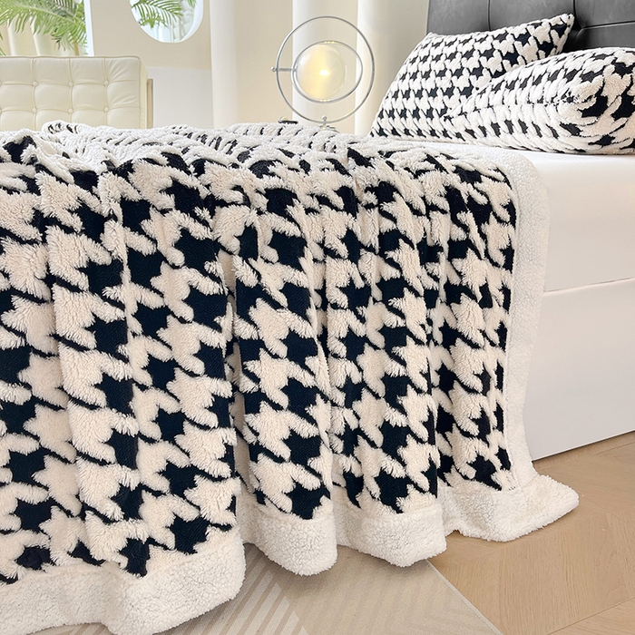 91家纺网 家纺一手货源 找家纺 可恩欣 2025新款舒棉绒提花双层毛毯-留白-羽墨千语黑