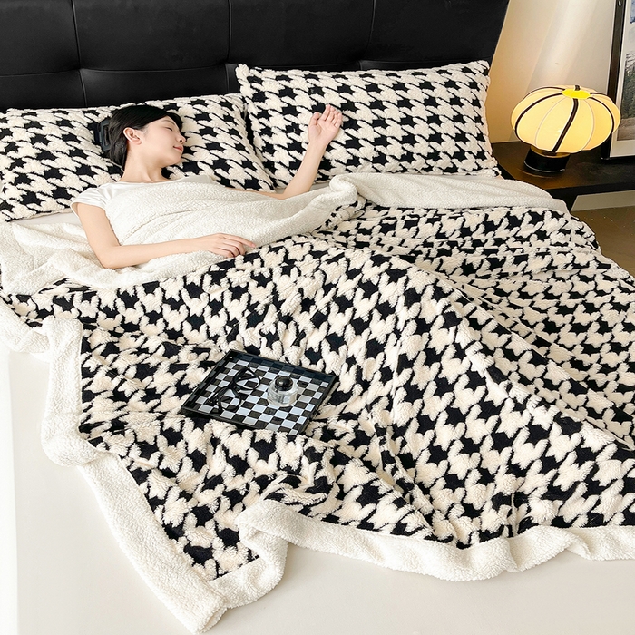 91家纺网 家纺一手货源 找家纺 可恩欣 2025新款舒棉绒提花双层毛毯-留白-羽墨千语黑