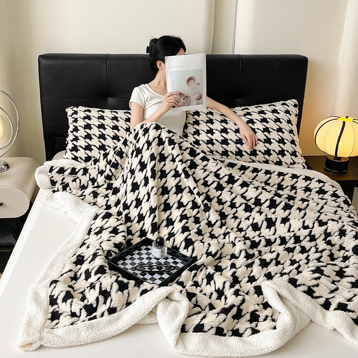 91家纺网 家纺一手货源 找家纺 可恩欣 2025新款舒棉绒提花双层毛毯-留白-羽墨千语黑