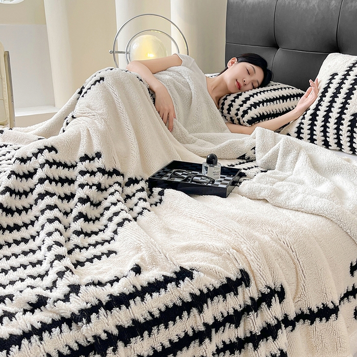 91家纺网 家纺一手货源 找家纺 可恩欣 2025新款舒棉绒提花双层毛毯-留白-羽墨西雅黑