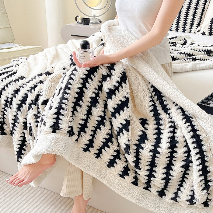 91家纺网 家纺一手货源 找家纺 可恩欣 2025新款舒棉绒提花双层毛毯-留白-羽墨西雅黑