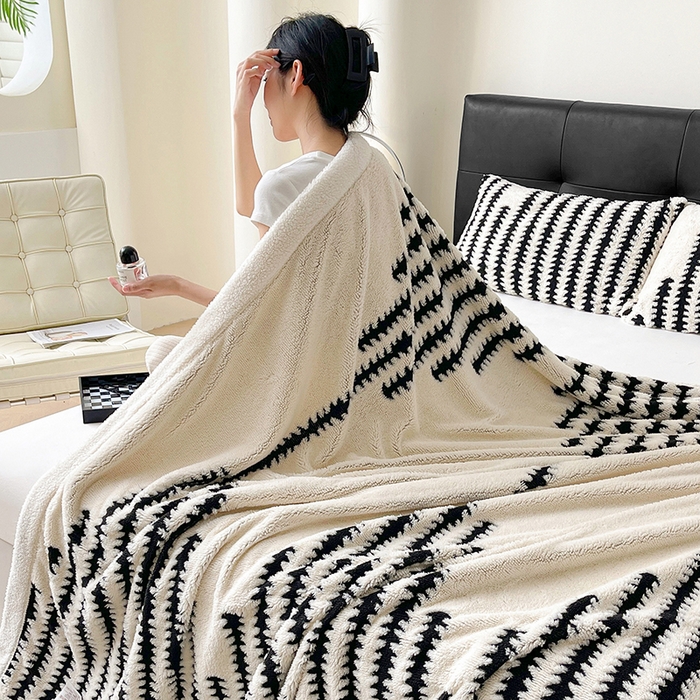 91家纺网 家纺一手货源 找家纺 可恩欣 2025新款舒棉绒提花双层毛毯-留白-羽墨西雅黑