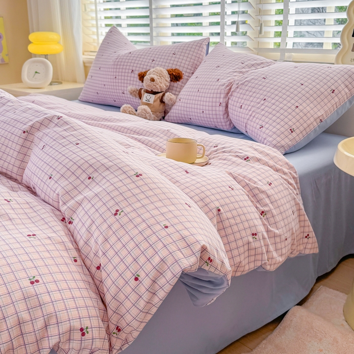 91家纺网 家纺一手货源 找家纺 仟岸家纺 2025新款亲肤舒适水洗棉四件套系列 格子樱桃