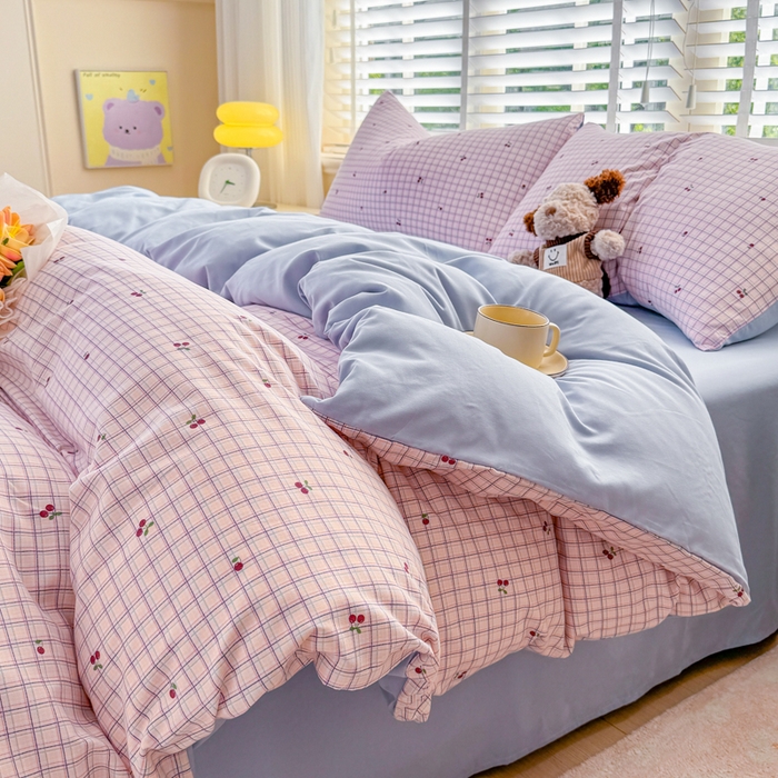 91家纺网 家纺一手货源 找家纺 仟岸家纺 2025新款亲肤舒适水洗棉四件套系列 格子樱桃