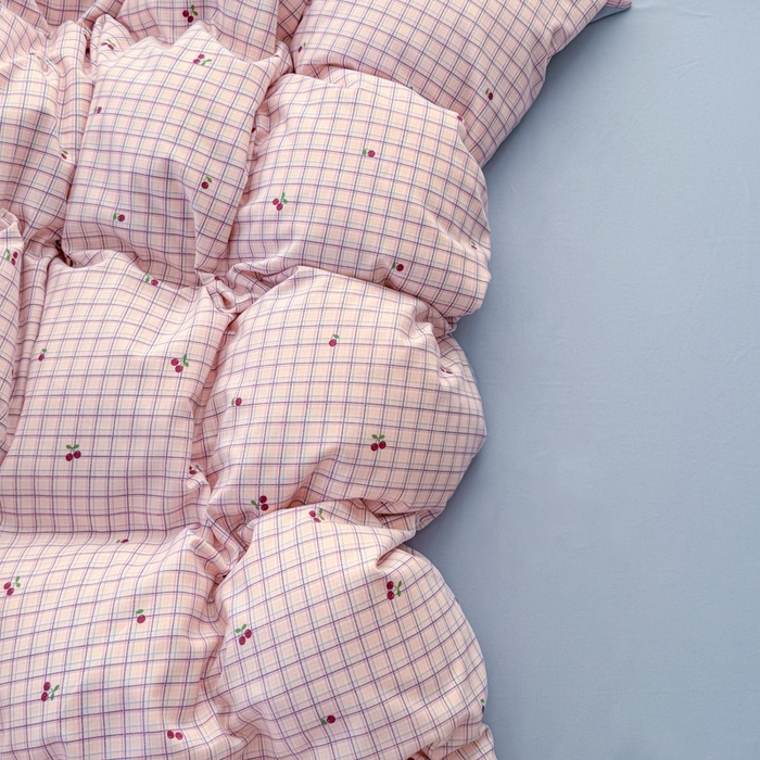91家纺网 家纺一手货源 找家纺 仟岸家纺 2025新款亲肤舒适水洗棉四件套系列 格子樱桃