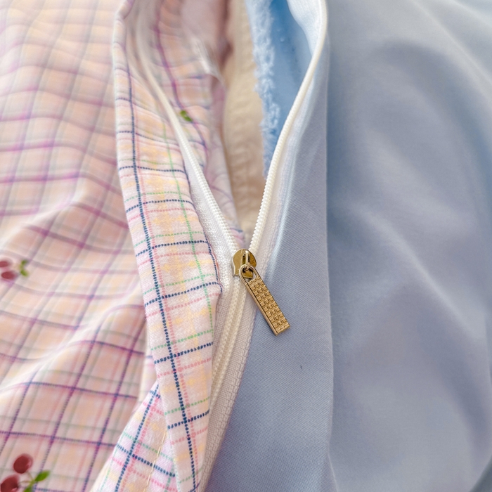 91家纺网 家纺一手货源 找家纺 仟岸家纺 2025新款亲肤舒适水洗棉四件套系列 格子樱桃