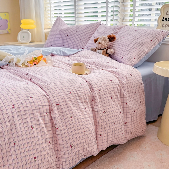 91家纺网 家纺一手货源 找家纺 仟岸家纺 2025新款亲肤舒适水洗棉四件套系列 格子樱桃