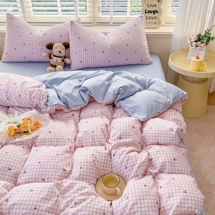 91家纺网 家纺一手货源 找家纺 仟岸家纺 2025新款亲肤舒适水洗棉四件套系列 格子樱桃