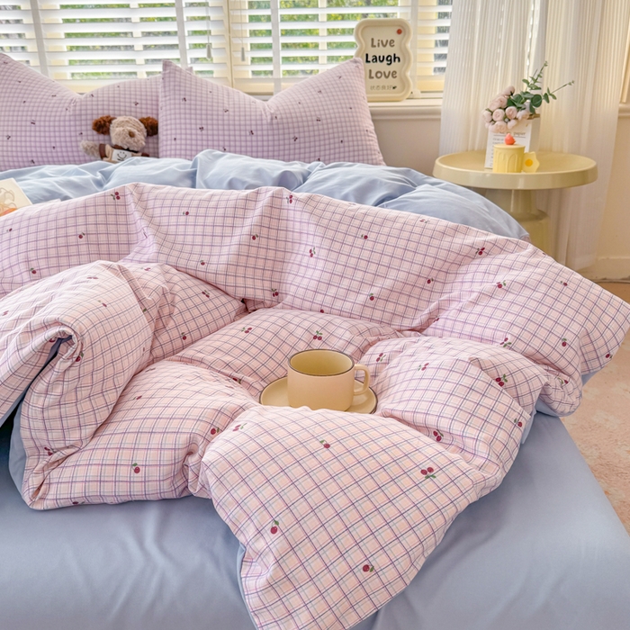 91家纺网 家纺一手货源 找家纺 仟岸家纺 2025新款亲肤舒适水洗棉四件套系列 格子樱桃