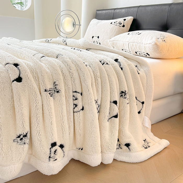 91家纺网 家纺一手货源 找家纺 可恩欣 2025新款舒棉绒提花双层毛毯-留白-羽墨小熊猫