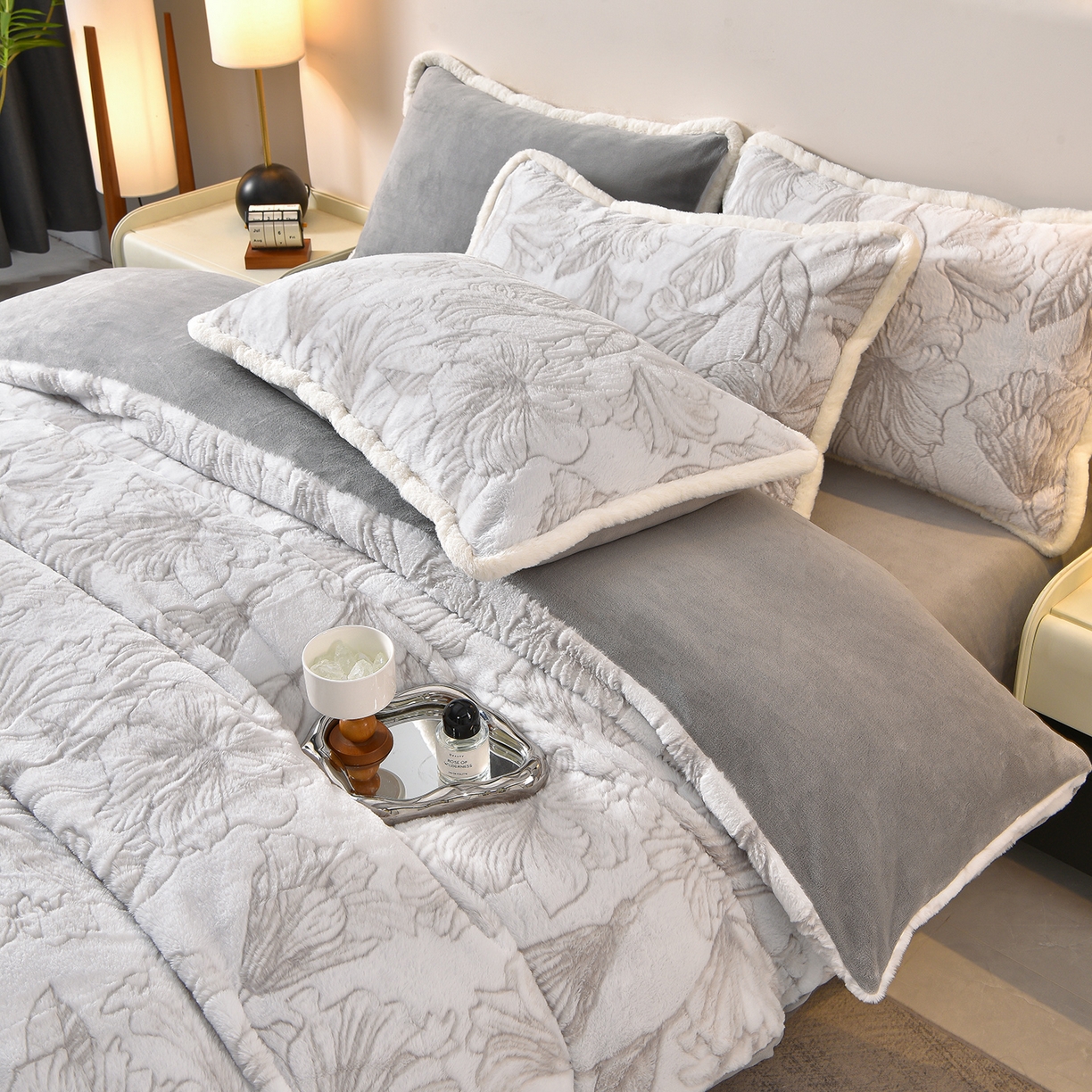 91家纺网 家纺一手货源 找家纺 （总）吾诺家居 320克深雕兔毛绒四件套牛奶绒四件套兔毛四件套 兔毛包边四件套