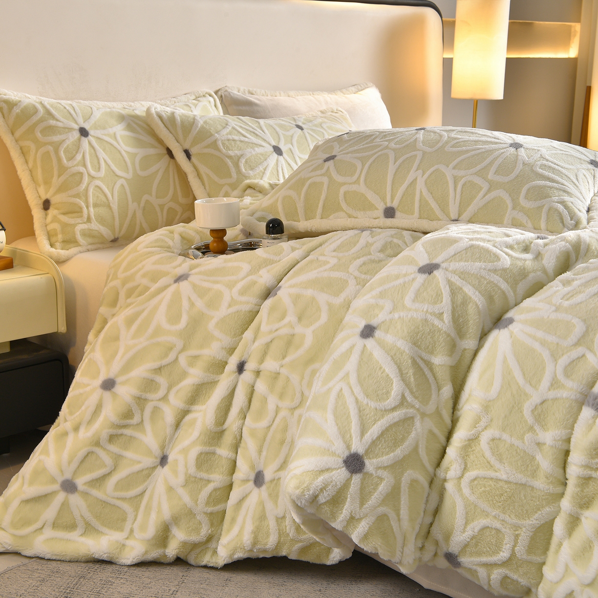 91家纺网 家纺一手货源 找家纺 吾诺家居 320克深雕兔毛绒四件套牛奶绒四件套兔毛四件套 兔毛包边四件套 优朵