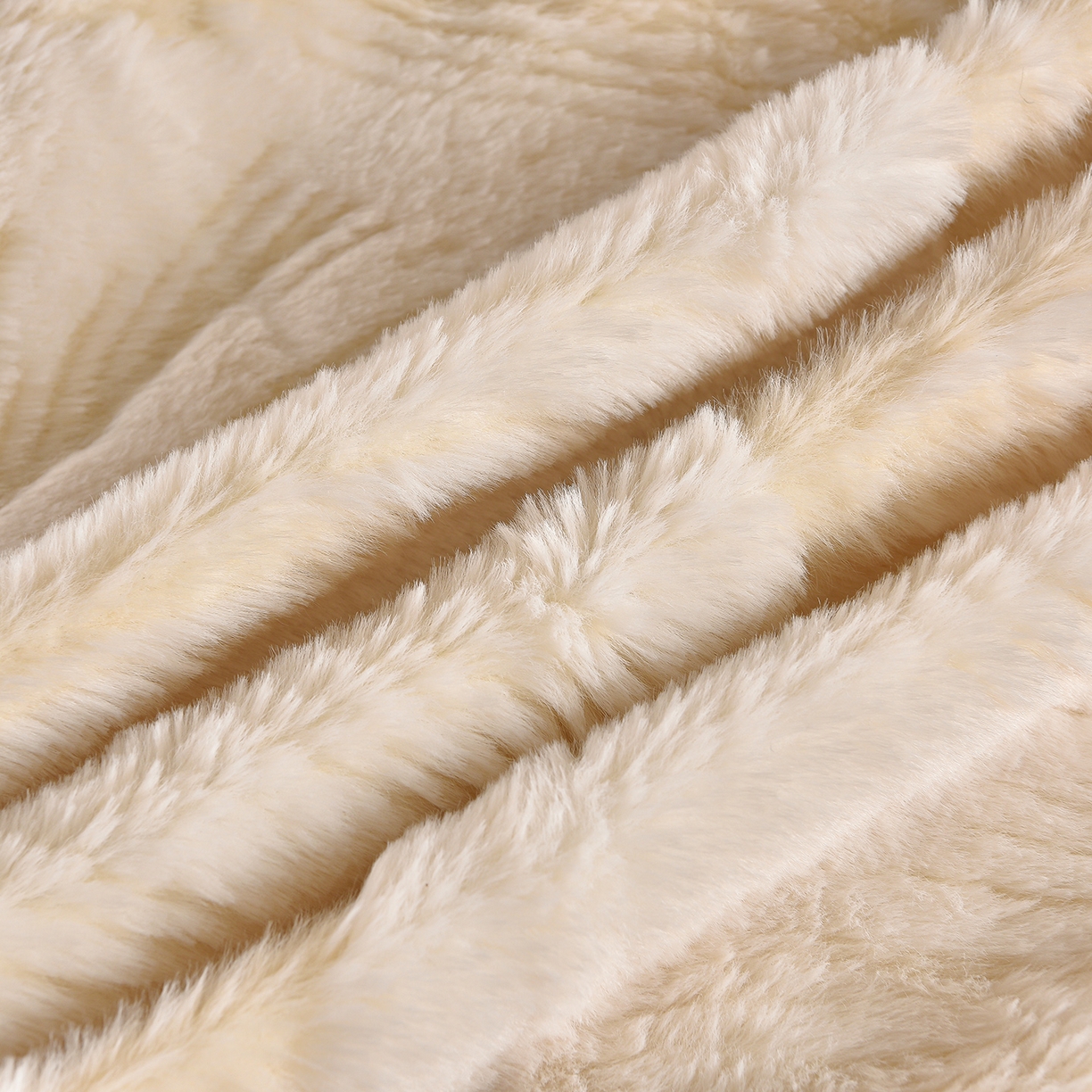 91家纺网 家纺一手货源 找家纺 吾诺家居 320克深雕兔毛绒四件套牛奶绒四件套兔毛四件套 兔毛包边四件套 杏叶黄