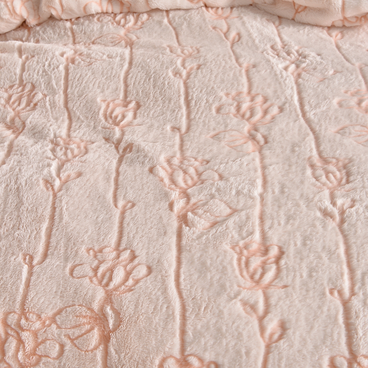 91家纺网 家纺一手货源 找家纺 吾诺家居 320克深雕兔毛绒四件套牛奶绒四件套兔毛四件套 兔毛包边四件套 粉色玫瑰