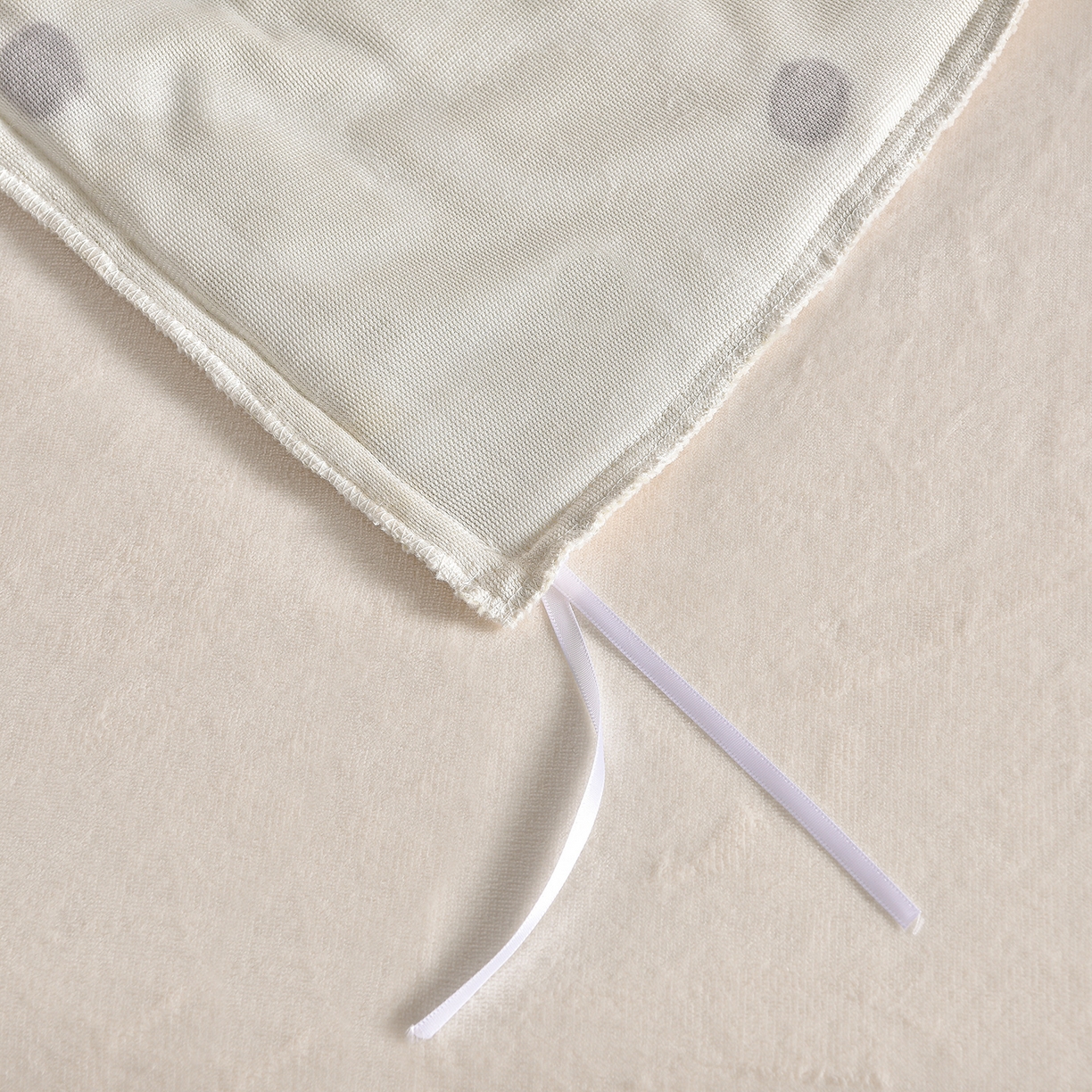 91家纺网 家纺一手货源 找家纺 吾诺家居 320克深雕兔毛绒四件套牛奶绒四件套兔毛四件套 兔毛包边四件套 优朵