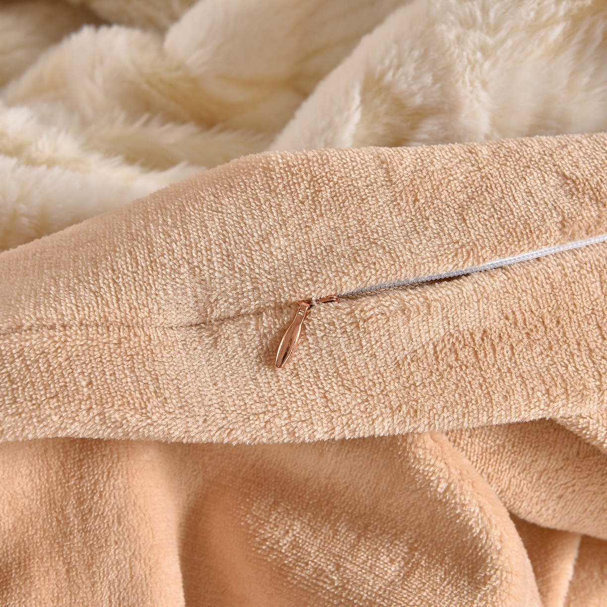 91家纺网 家纺一手货源 找家纺 吾诺家居 320克深雕兔毛绒四件套牛奶绒四件套兔毛四件套 兔毛包边四件套 杏叶黄