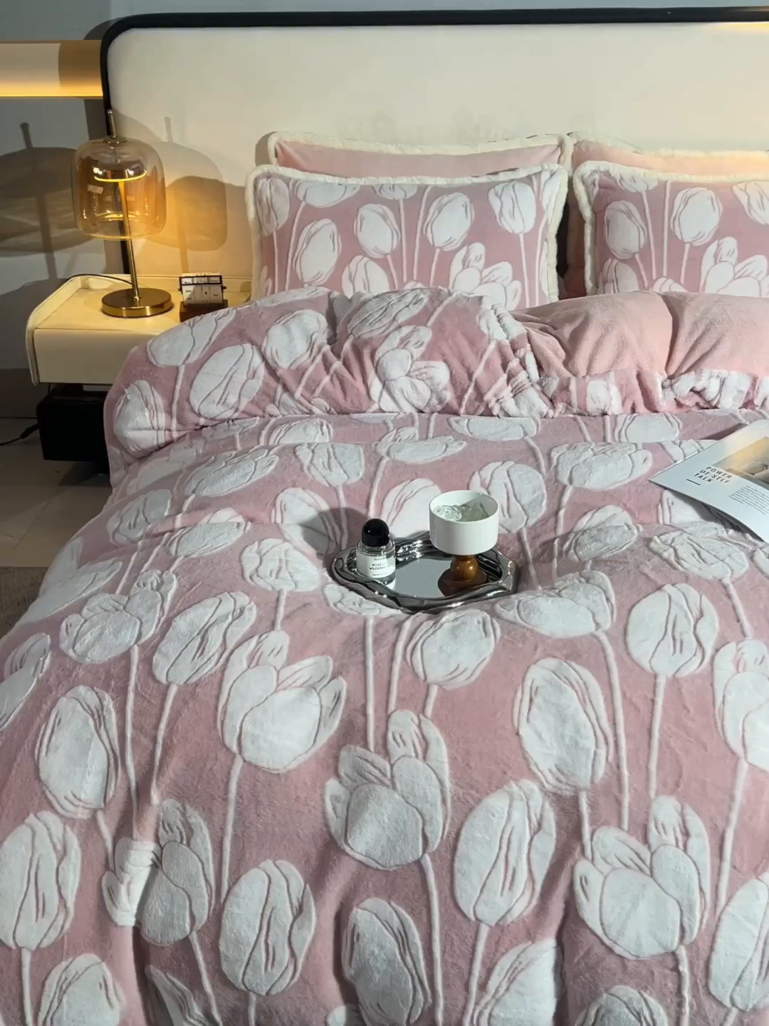 91家纺网 家纺一手货源 找家纺 吾诺家居 320克深雕兔毛绒四件套牛奶绒四件套兔毛四件套 兔毛包边四件套 郁金香