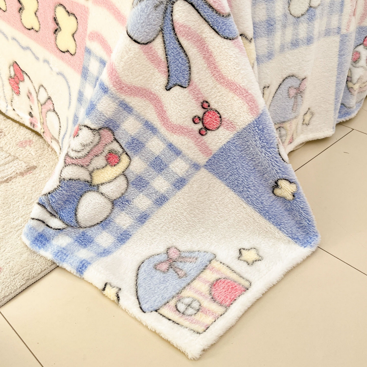 91家纺网 家纺一手货源 找家纺 川悦生活 2025新款高克重双面雪花绒印花毛毯三件套 毛毯小喵甜心
