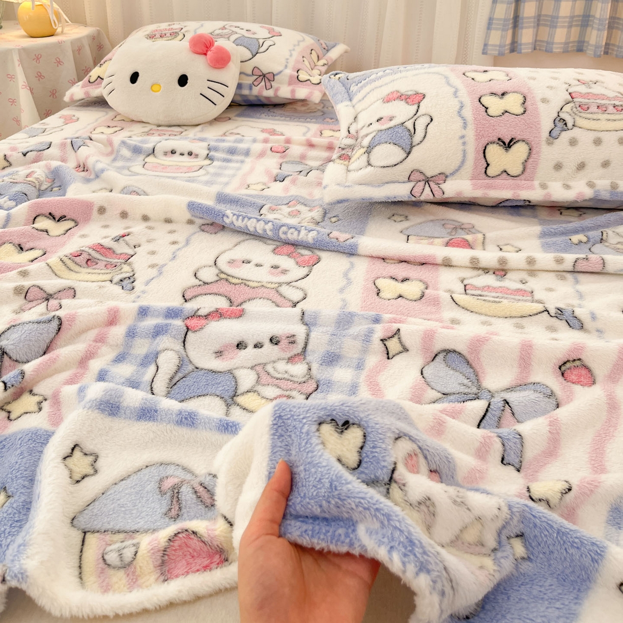 91家纺网 家纺一手货源 找家纺 川悦生活 2025新款高克重双面雪花绒印花毛毯三件套 毛毯小喵甜心